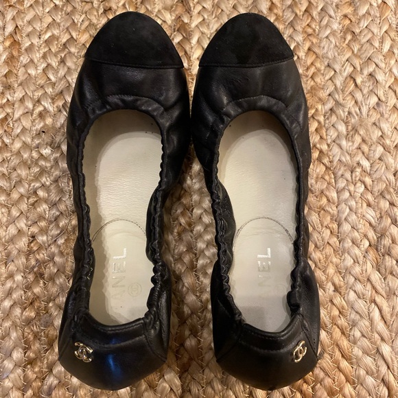 Chanel Classic Black flats w/ box - Picture 1 of 6
